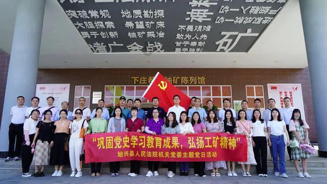“10元小费”,金庸爱上小29岁的女侍应,妻子朱枚知道后提2要求